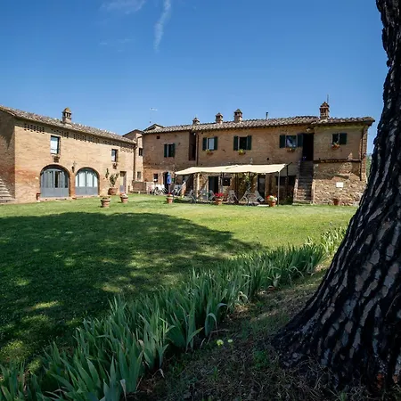 Stunning With Pool For 4 * Montecchio