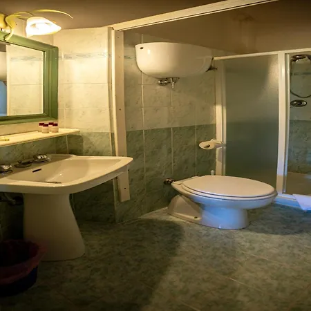 Stunning With Pool For 4 * Montecchio