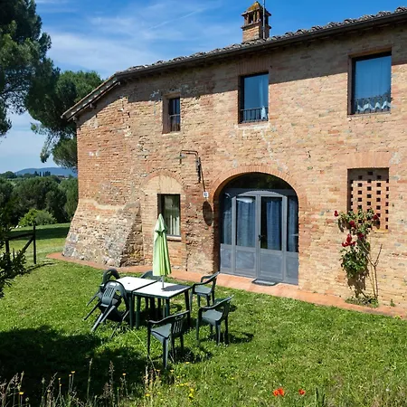 Stunning With Pool For 4 * Montecchio